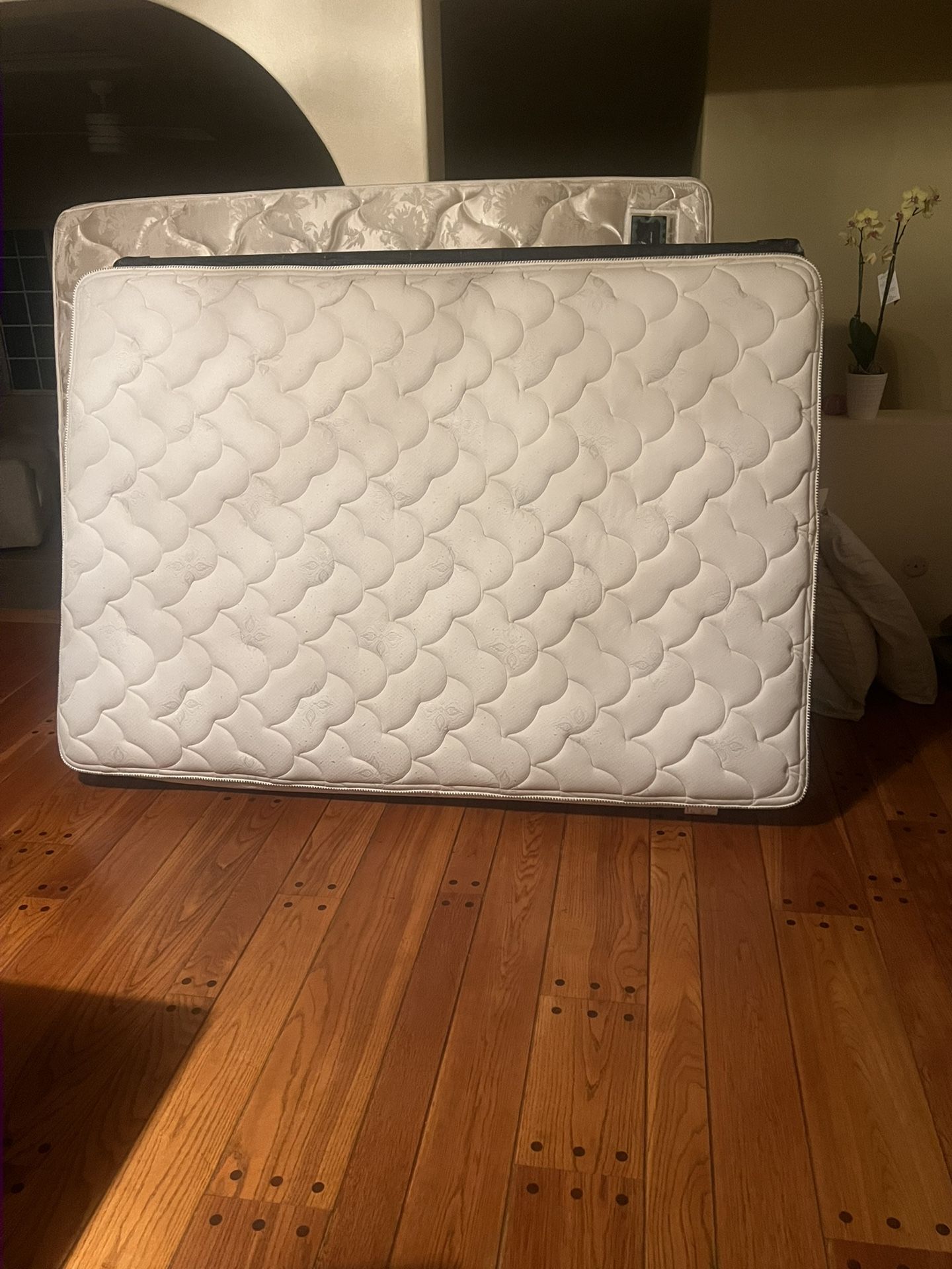 Queen Mattress With box Spring, Full Size Mattress