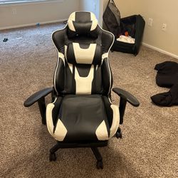 Chair / Gaming Chair