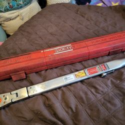 This is a Snap-On TQFR-250C (40-250 ft-lb) 1/2" Drive Flex Head Torque Wrench W/ Case