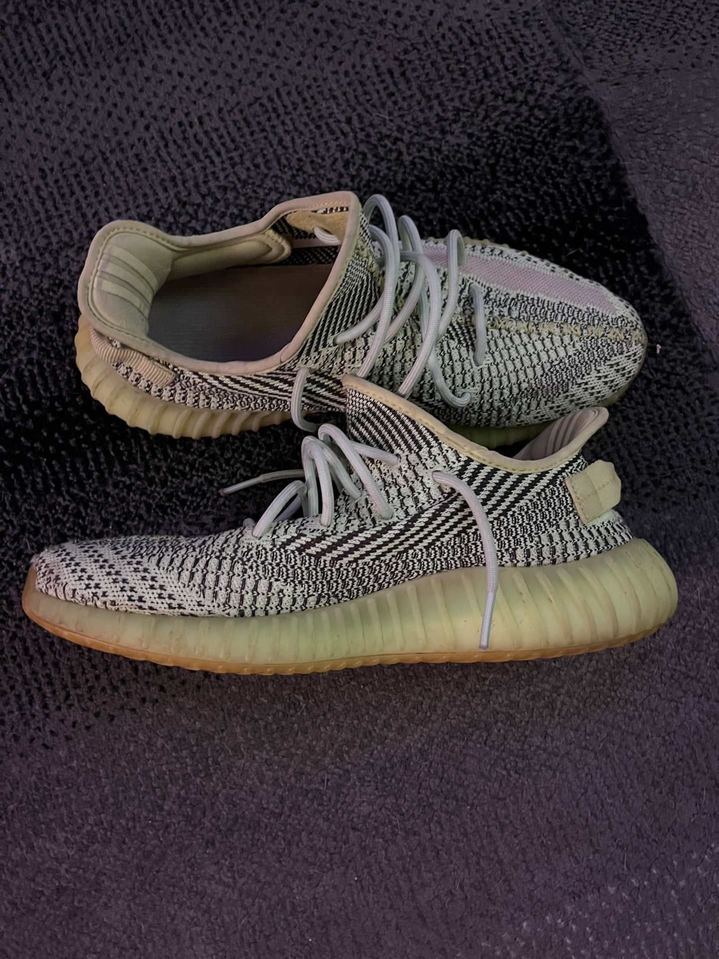 Yeezy 350 Glow