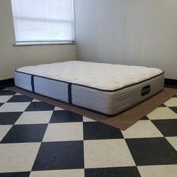 Full size mattress - can DELIVER almost anywhere for $20 extra - gently used and in LIKE NEW condition 😍