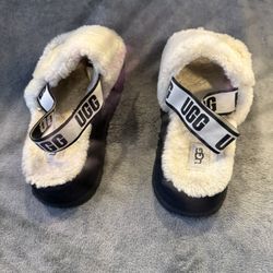 UGG’s Slides Size 6