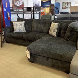 Biddeford 2pc Sectional with Chaise