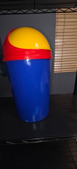Garbage can