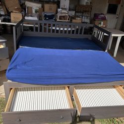 DAY BED,CAMA TWIN DOBLE INCLUYE COLCHÓN DE ESPONJA Y NIGHT STAND