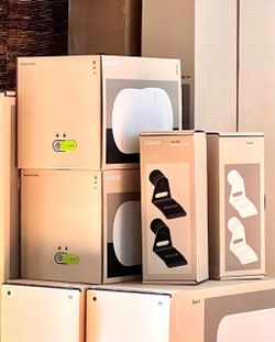 2x Sonos Era 300 white with a Pair of white Sonos Era 300 Wall-Mounts.  Set-is-Available-in-black-too!