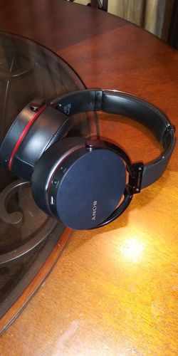 Sony blutooth wireless ...head phones .100.00