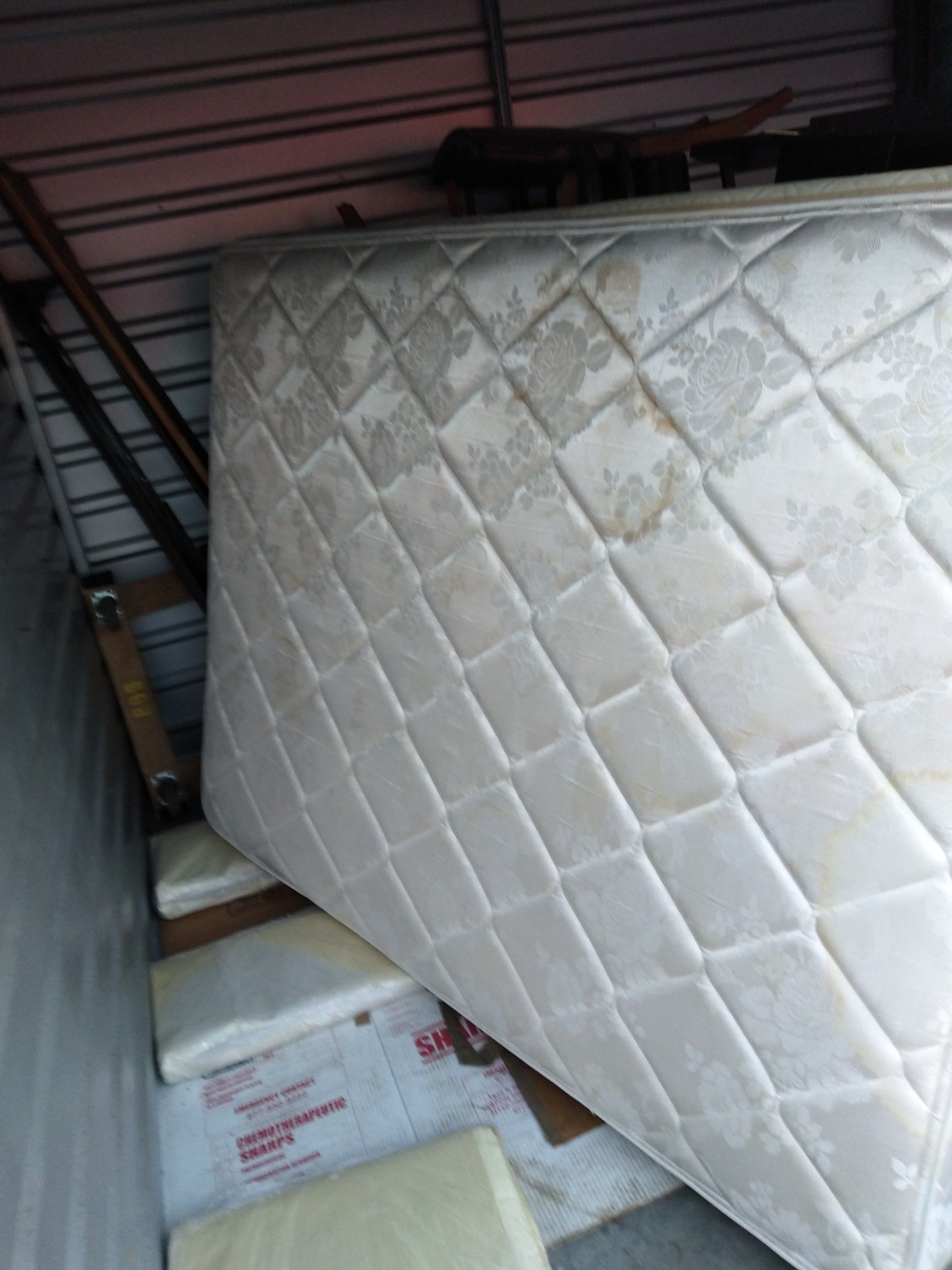 Queen mattress and boxspring