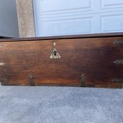 Old Heavy Solid Wood Chest/Trunk