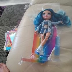 Doll Rainbow High Shy New