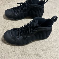 Suede Foams Size 13