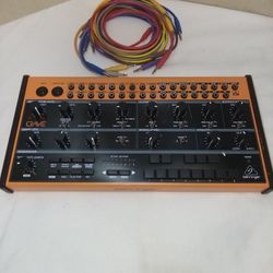 🎹 Behringer Edge – Semi-Modular Synth + Patch Cables