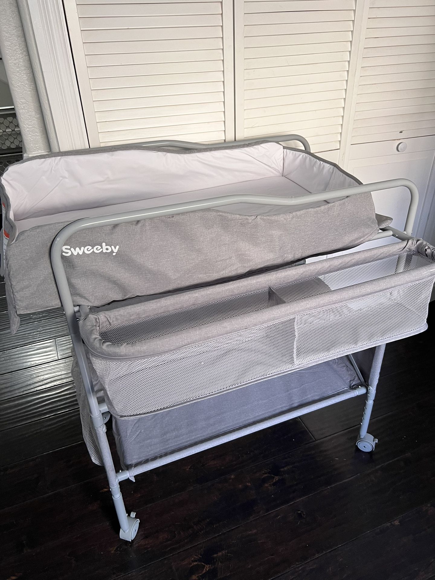 Sweeby Changing Table