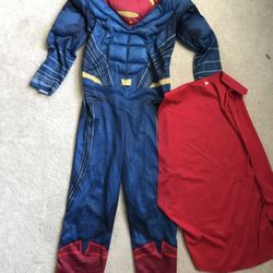 Halloween Superman Costume - used but like new. Fits 4 to 6