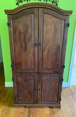 Wood entertainment armoire