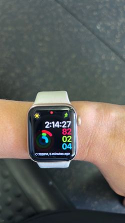 Apple Watch SE (1st Gen) 40mm GPS – Like New + Box (MKQ03LL/A)