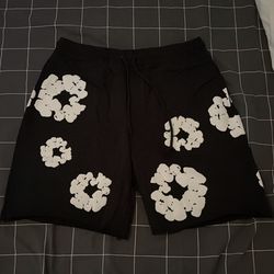 DENIM SHORTS SIZE XL AVAILABLE Condition:Excellent