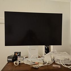 LG 32GS95UV 32-inch Ultragear OLED Gaming Monitor 4K UHD 1440p 240Hz