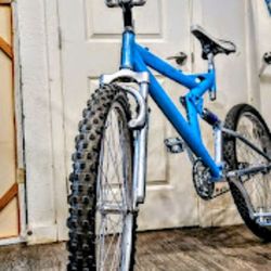 CUSTOM MOUNTAIN / BMX HYBRID BICYCLE 