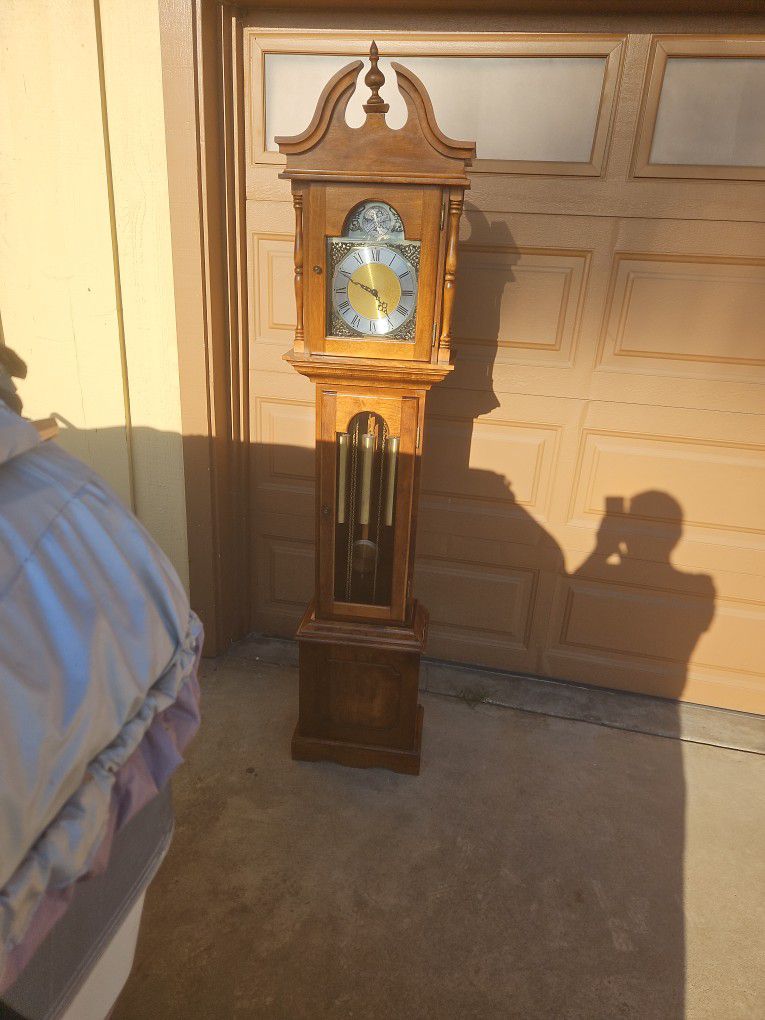 Tempest Fugit Antique Clock In Good Shape 