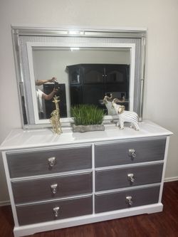 Dresser 60” Long 17-1/2” Wide And 36” High And Mirror With Light In Good Condition 