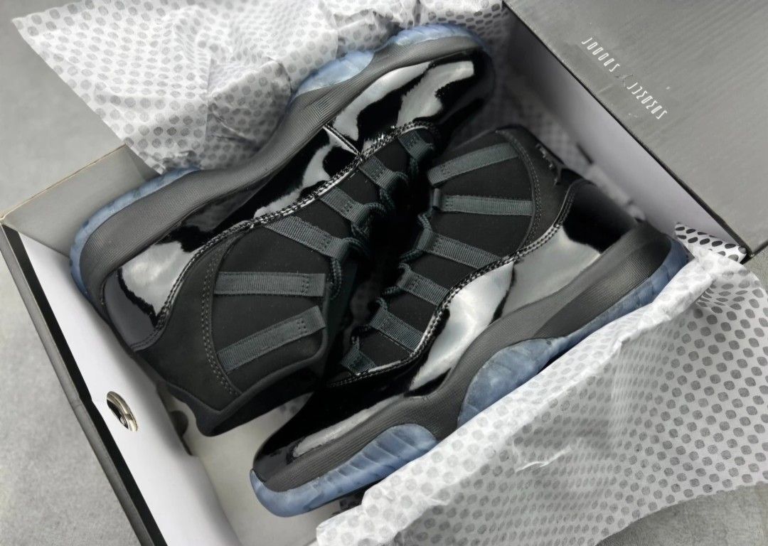 Brand new jordan 11 cap and gown
Size 10