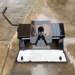 Fifth wheel hitch