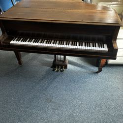 Baby Grand Piano 