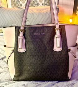 Micheal Kors Voyager Tote Bag