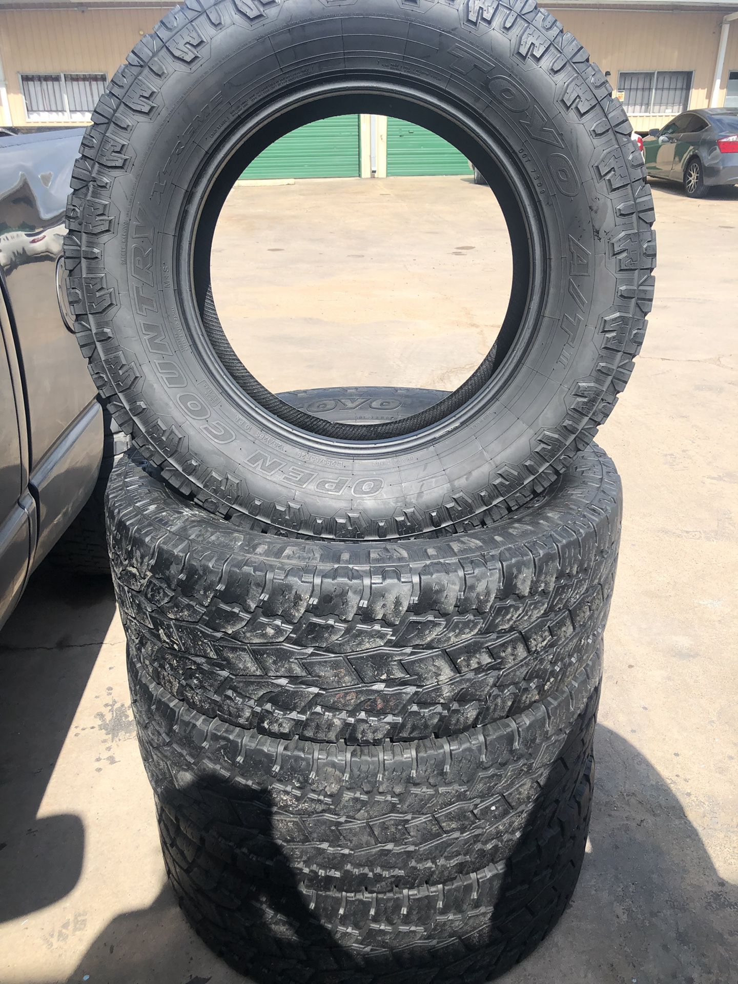 295/65/20 tire set