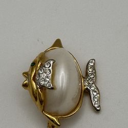 Blister Faux Pearl Puffer Fish Brooch Rhinestones Gold Tone Green Eye Great Condition 
