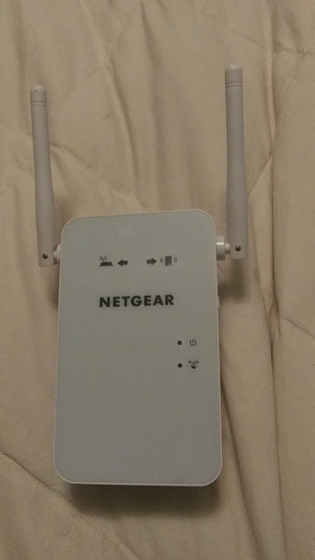 Netgear Wi-Fi range extender model ex6100