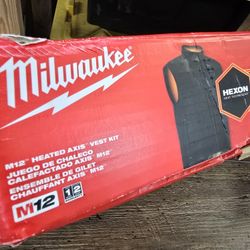 Milwaukee Men's Large M12 12V Lithium-Ion Cordless AXIS Black Heated Vest (Vest Only)