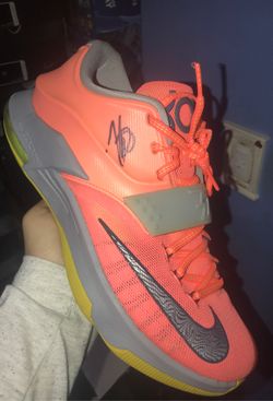 KD 7 Signed by KD size 9.5
