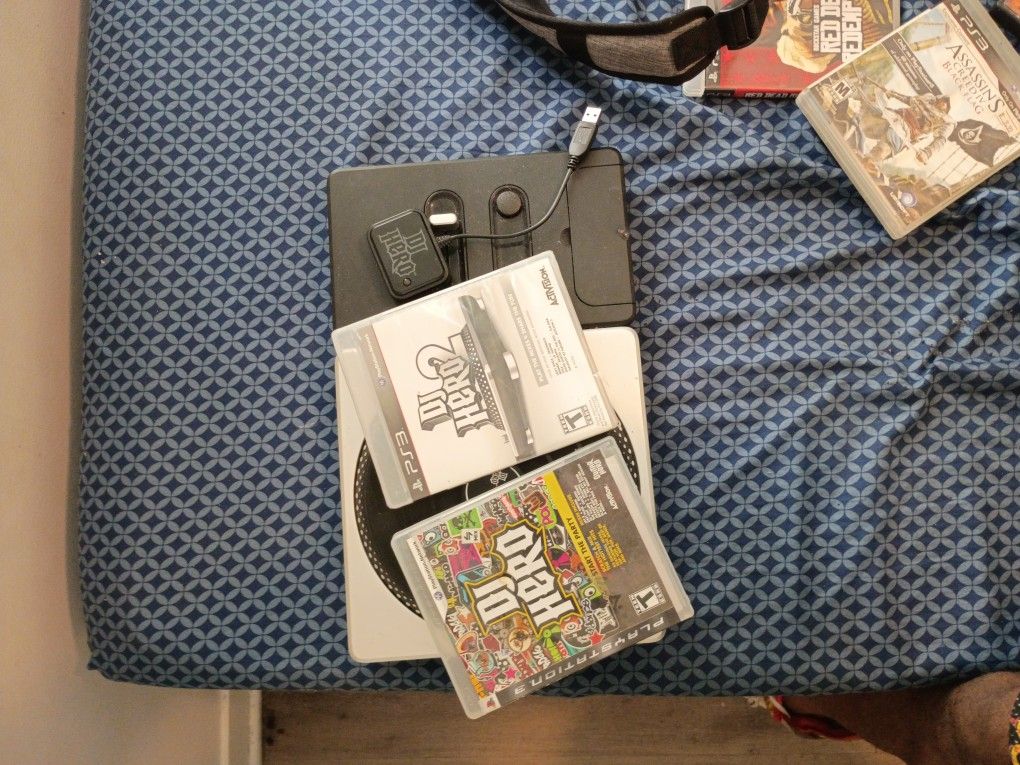 PlayStation 3 DJ Hero Turntable And Games