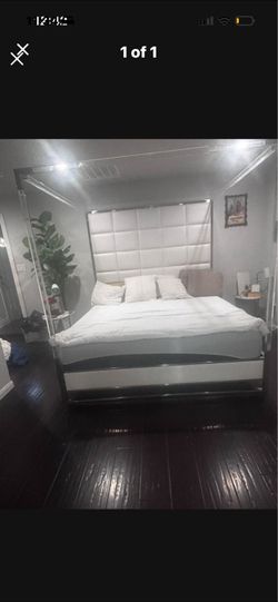 King bed no matress 600$