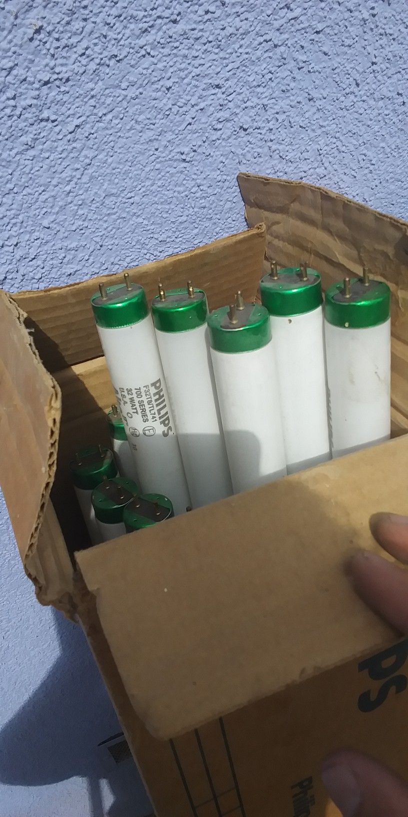 Phillips Fluorescent Light Bulbs 700 Series 32 Watt F32T8/TL741