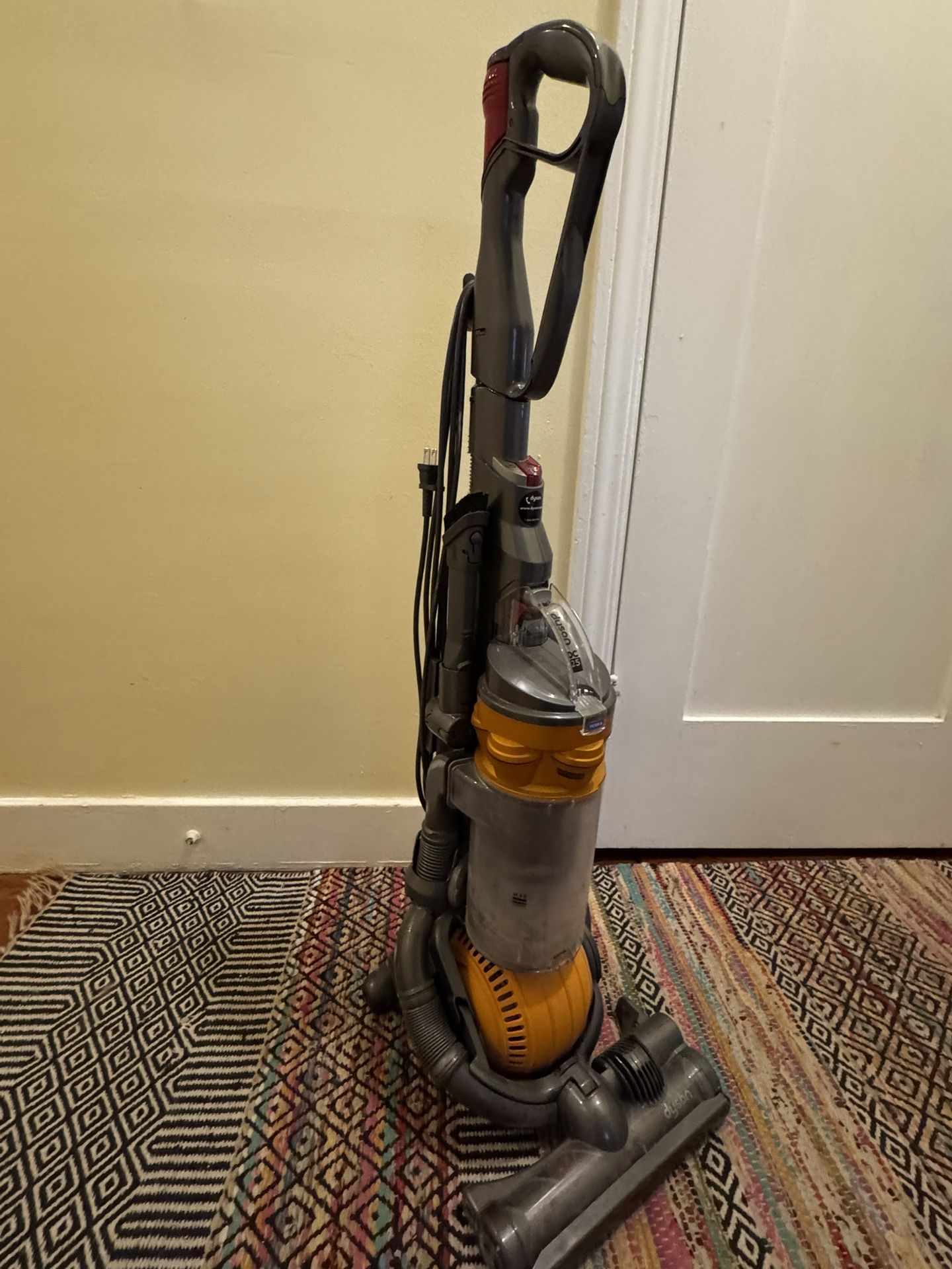 Dyson DC25 Upright Vaccuum