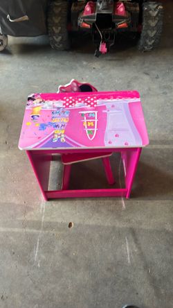 Minnie Mouse Table and chair
