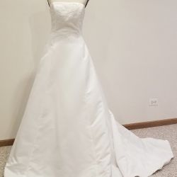 Beautiful Wedding Dress By Demetrios. Size 8