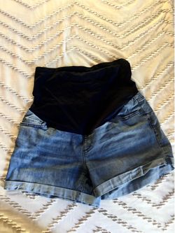 Maternity shorts