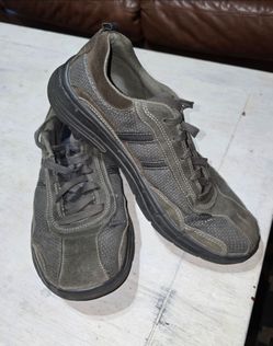 Men's Relaxed Fit Memory Foam Shoes. 10.5
