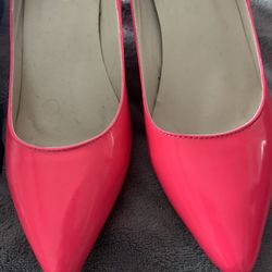 New Ladies Shoes .. Neon Pink Low Heel Size 7 $20 (silver Fold