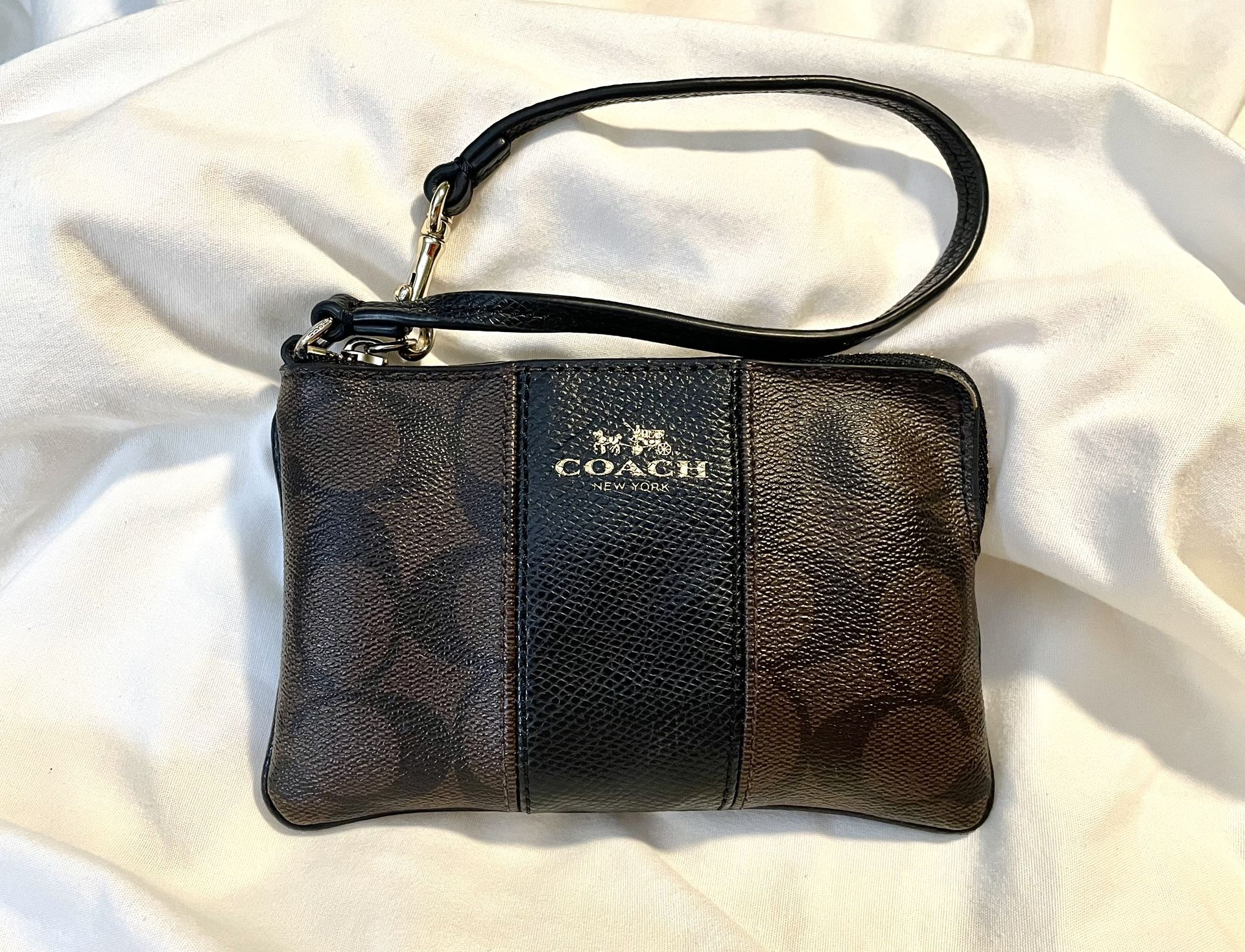 **EUC** COACH Wristlet/Zippered Wallet - Brown/Black - 4” x 6” x 1/2”