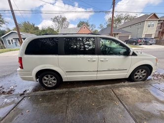 2010 Chrysler Town & Country