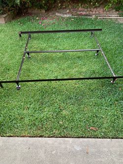 Metal bed frame