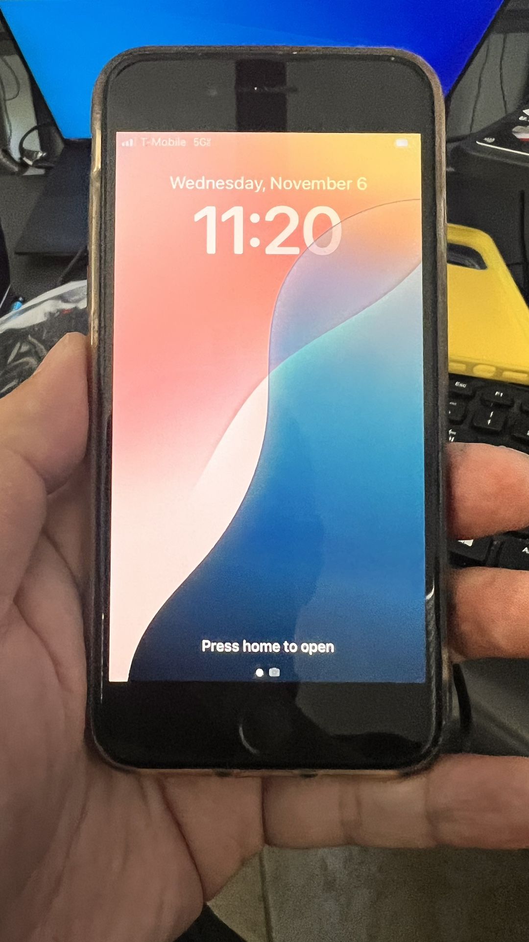 Like New iPhone SE3 Unlocked