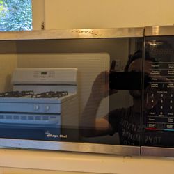Magic Chef 900 Watt Microwave