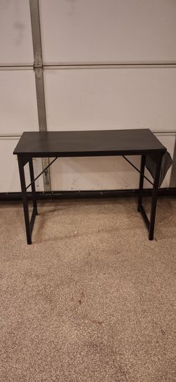 30"H x 20"D x 40"W -- Desk/table black
