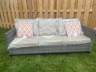 Brand new Wicker Patio Sofa (New condition)